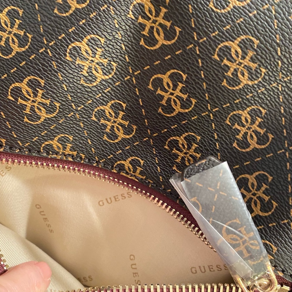 Guess MIA Hobo Shoulder Bag in faux leather, color brown model: MIA HOBO. NWT. - Picture 8 of 15